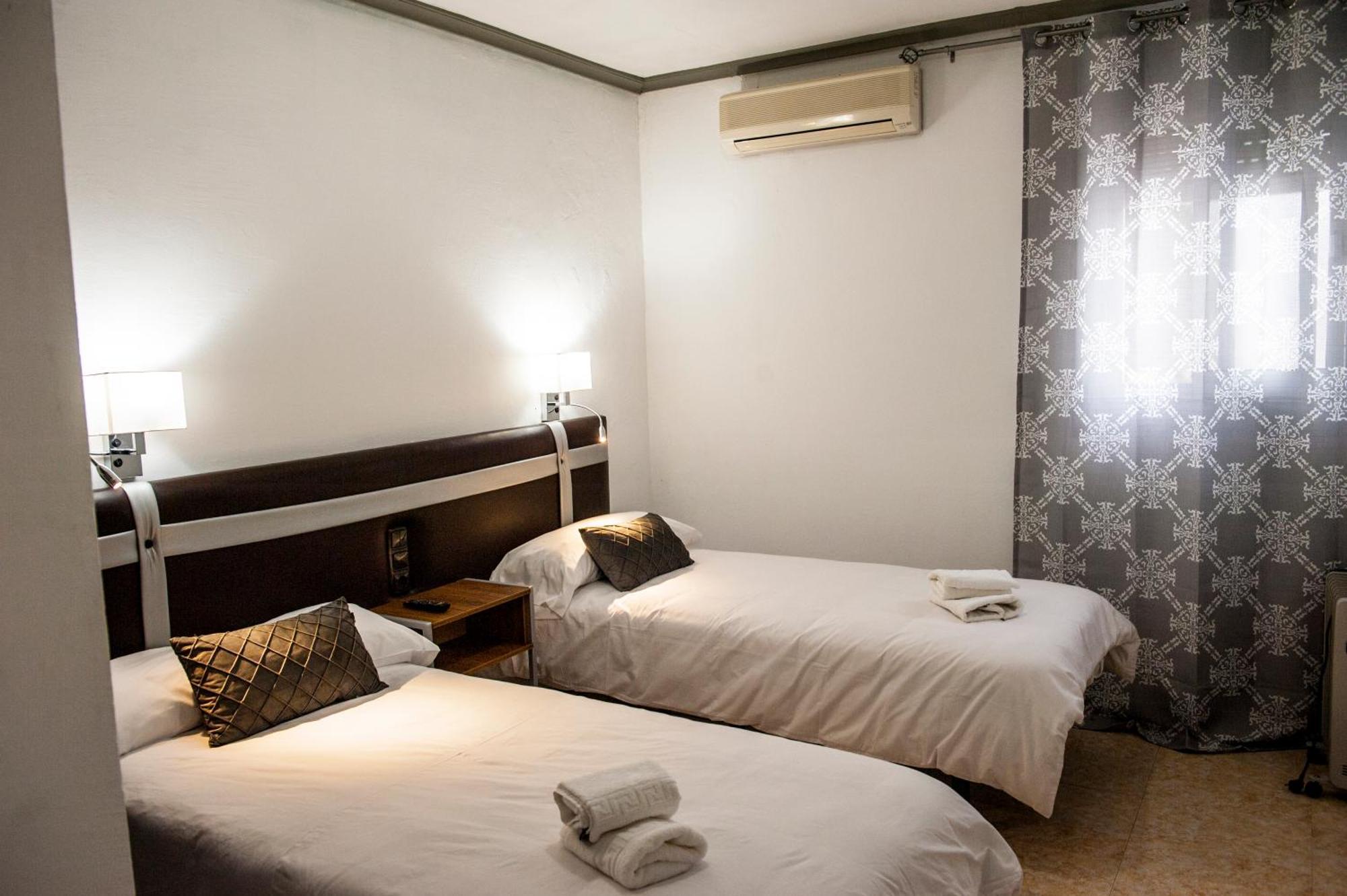 Hostal Las Palomas Lucena Exterior photo